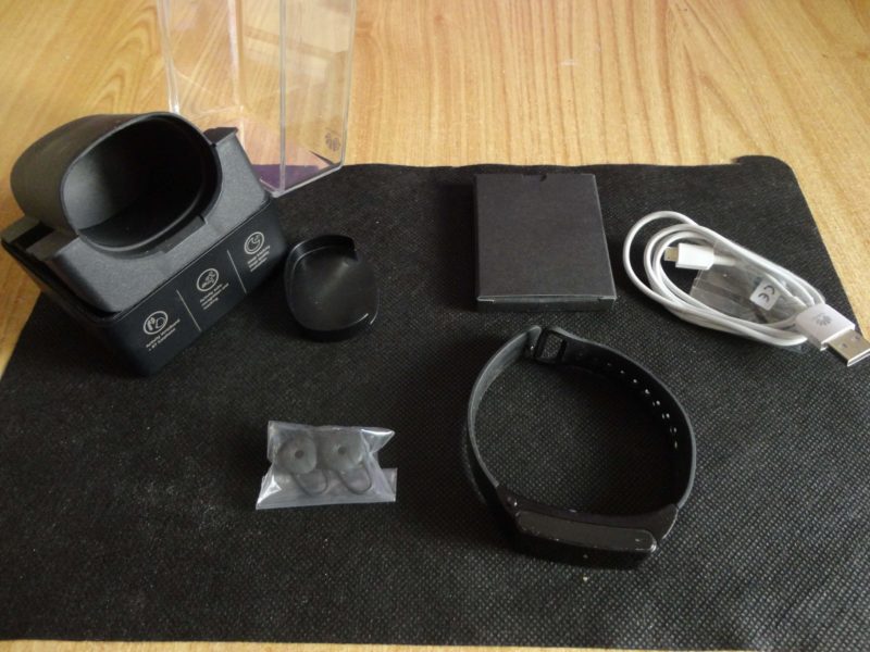Huawei Talkband B2 con gli accessori