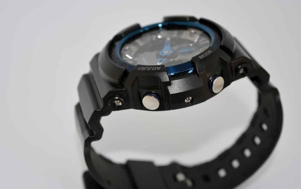 cassa Recensione Casio G-Shock GA-200CB-1AER da 42 mm di diametro