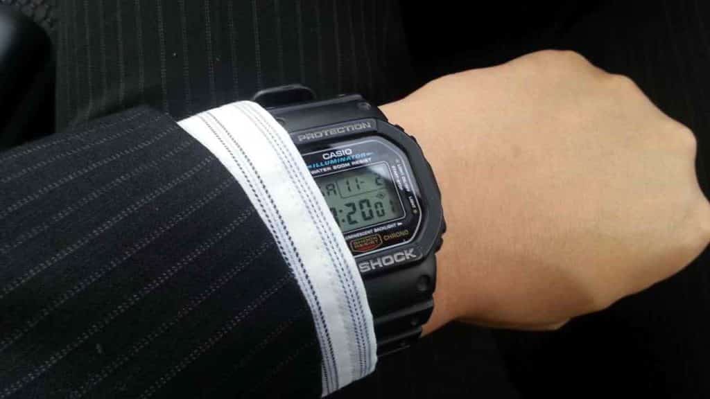 Casio dw 5600 indossato al polso