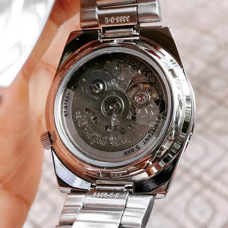 Movimento automatico Seiko 23 rubini con calibro 7s26