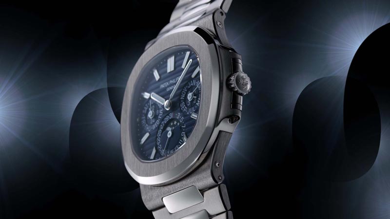 Il nuovo Nautilus Calendario Perpetuo (Ref. 5740/1G-001, prezzo di 109.826 euro), con cassa e bracciale in oro bianco.