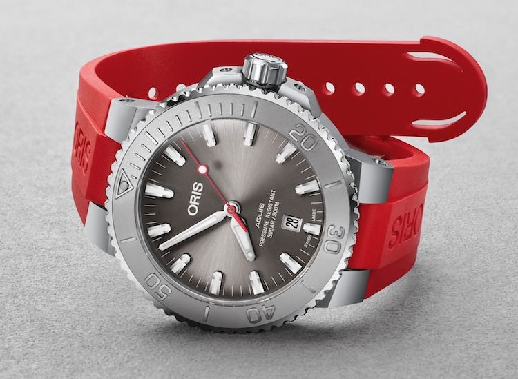Oris Aquis Date Relief bracciale Rosso