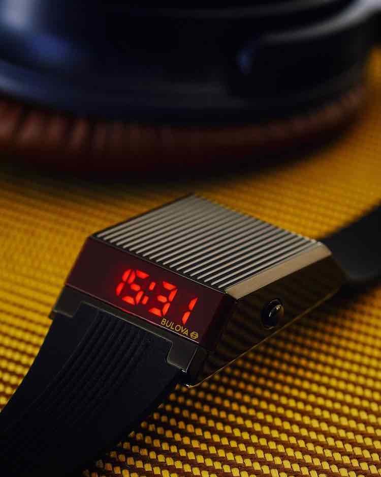 Bulova Computron Black e Red 98C135