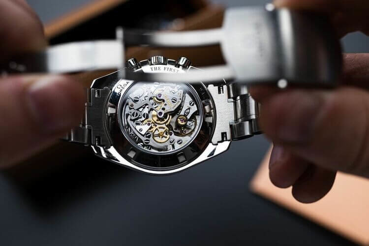 omega speedmaster vetro zaffiro