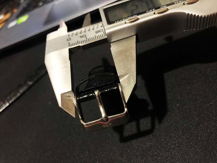 Tutorial su come sostituire la fibbia al cinturino