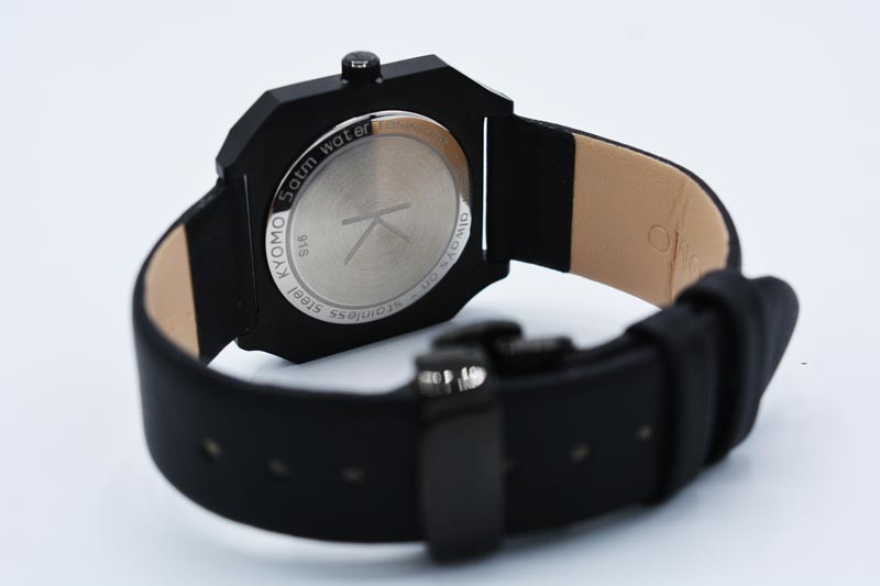Cassa a pressione con Simbolo Kyomo Watches