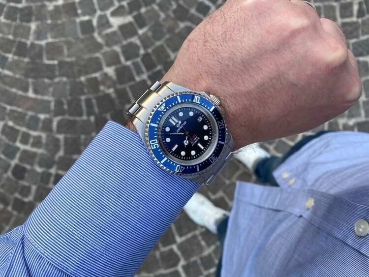 Lorenz Abyss indossato al polso