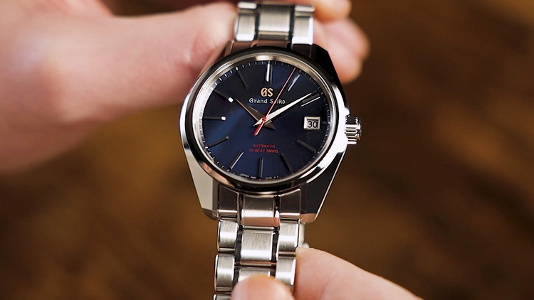 Heritage Collection Hi-Beat 36000 Limited Edition celebra i 60 anni di Grand Seiko. È equipaggiato dal calibro automatico 9S85 ad alta frequenza, che offre una precisione da -3 a +5 secondi al giorno e una riserva di carica di 55 ore. Prezzo: 6.200 euro