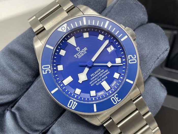 Il Pelagos “blu”, con cassa di 42 millimetri