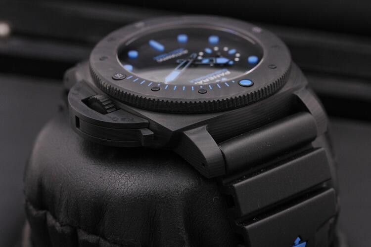 Caratteristiche panerai submersible carbotech