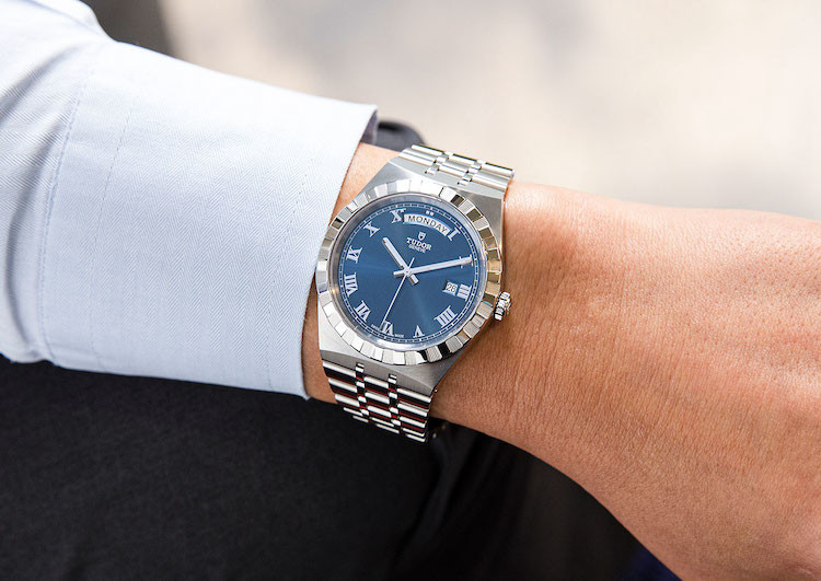 Tudor Royal indossato al polso