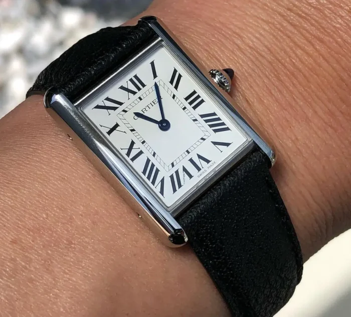 Cartier Solabeat Tank Must al polso
