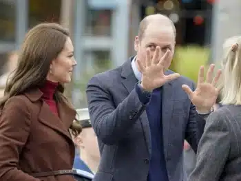 Principe William indossa due orologi