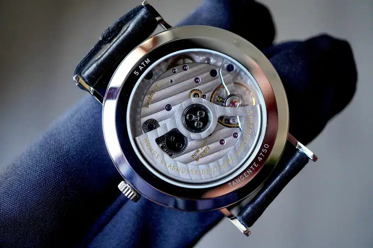 Movimento Nomos Tangente Neomatik Blue Gold
