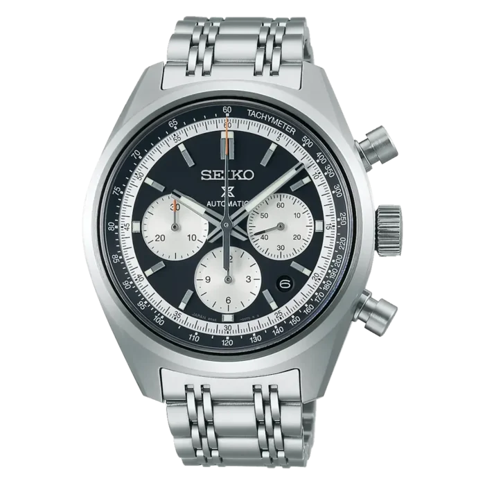 Le mie prime impressioni sui Seiko Speedtimer SRQ047 e SRQ049 sono decisamente positive. Apprezzo come Seiko celebri il proprio patrimonio, catturando l'essenza delle prime referenze senza cadere in uno stile troppo nostalgico e retrò. Entrambi i modelli sono un perfetto equilibrio tra passato e futuro. L'SRQ047, con il suo quadrante argentato spazzolato, ha un aspetto dinamico e affascinante. Certo, ci sono alcuni dettagli che potrebbero essere migliorati. Per esempio, la "X" di Prospex sul quadrante non è di mio gradimento, e avrei preferito una maggiore sottigliezza rispetto ai modelli precedenti, che però non si è realizzata. In un mondo ideale, avrei optato per una cassa di circa 38-39 mm piuttosto che i 42 mm attuali. Seiko Prospex Speedtimer SRQ049