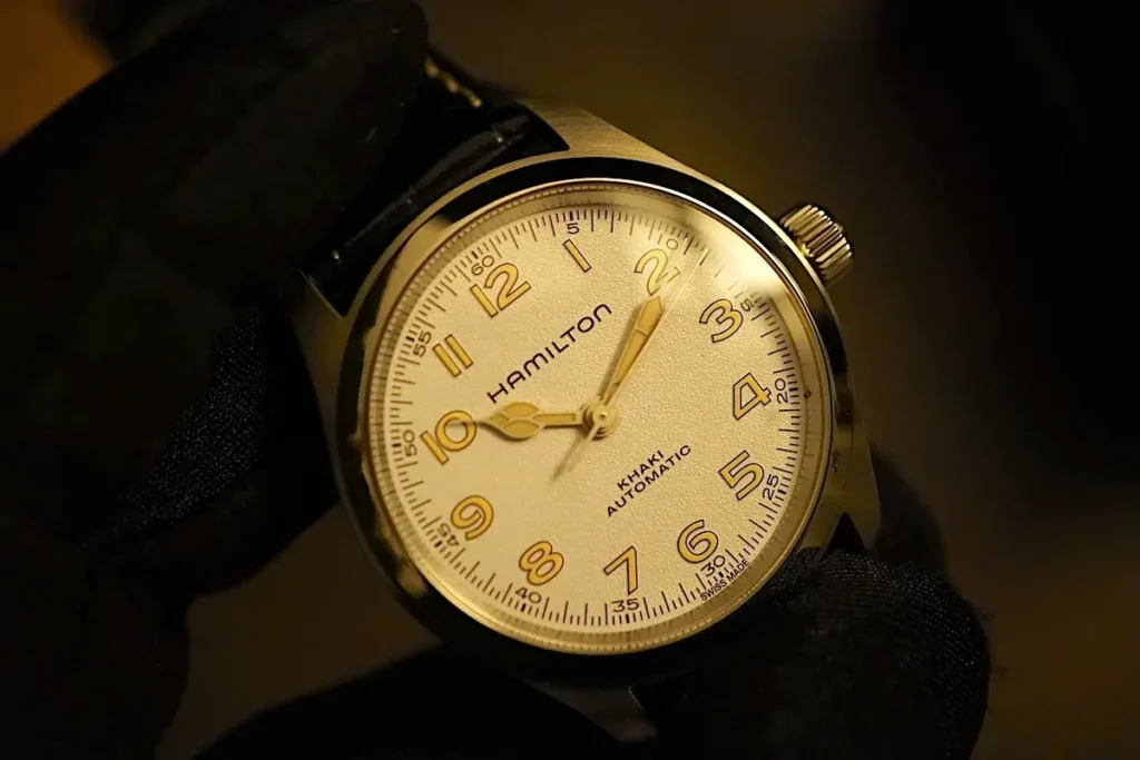 Hamilton Khaki Field Murph da 38mm con quadrante bianco Hamilton Khaki Field Murph da 38mm con quadrante bianco