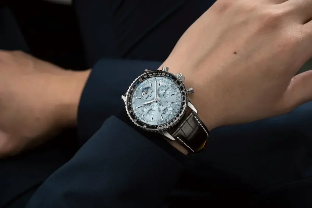Breitling presenta il Navitimer B19 Chronograph con Calendario Perpetuo e quadrante blu ghiaccio Breitling presenta il Navitimer B19 Chronograph con Calendario Perpetuo e quadrante blu ghiaccio