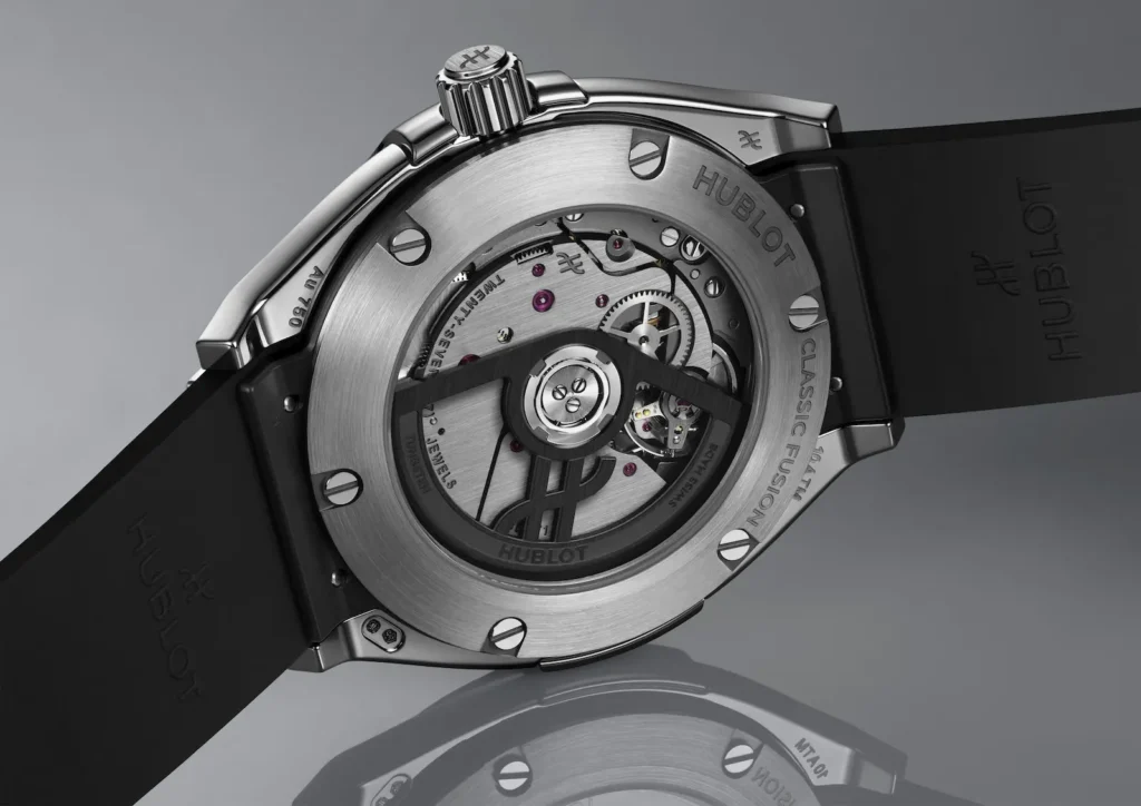 Hublot Classic Fusion Tributo Fondello in zaffiro del Classic Fusion Tributo in oro bianco, con il calibro automatico HUB1711 e la massa oscillante nera a forma di H