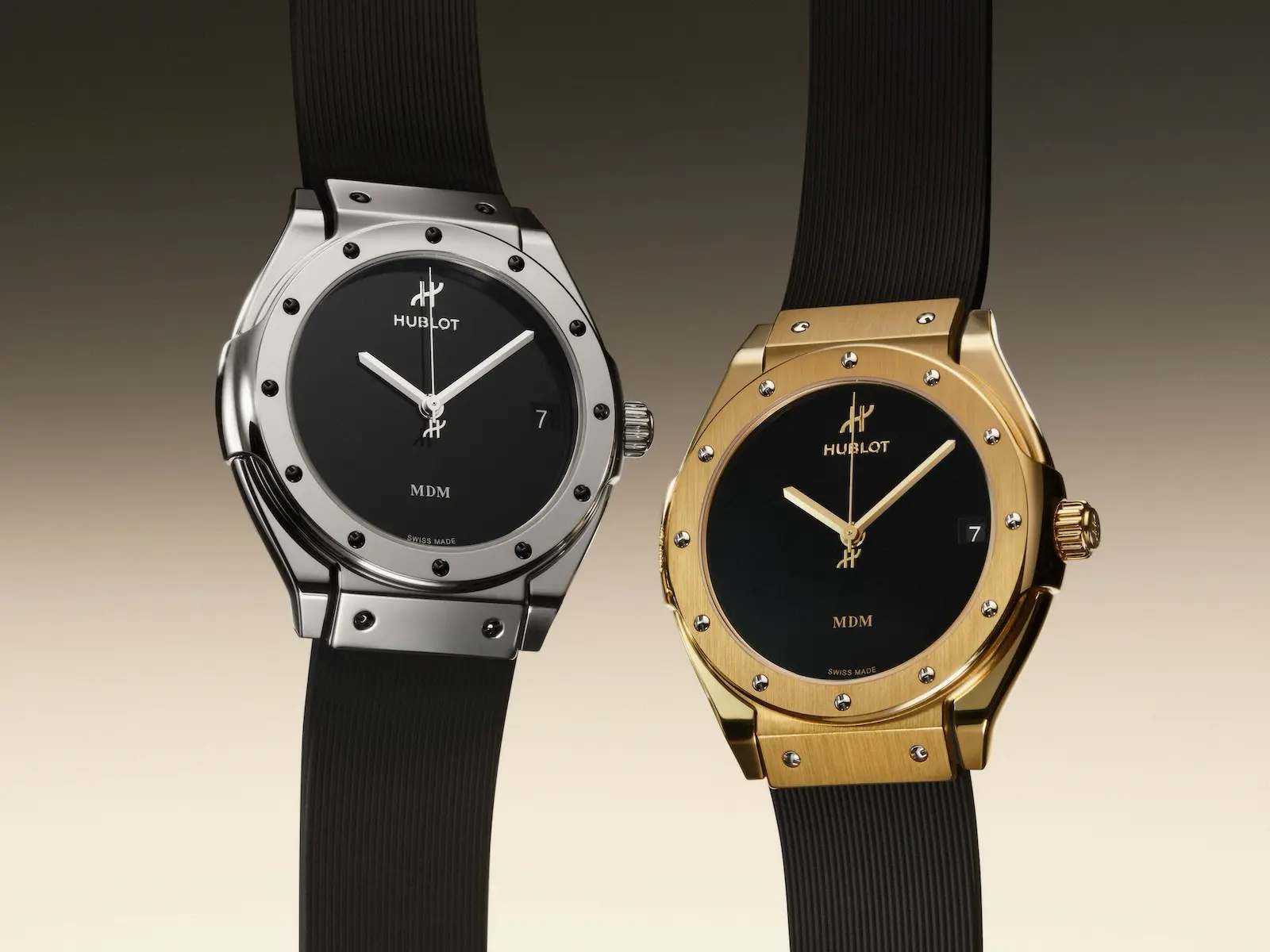Hublot Classic Fusion Tributo Hublot Classic Fusion Tributo nelle due versioni in oro bianco e in oro giallo, con quadrante nero e dodici viti in lunetta