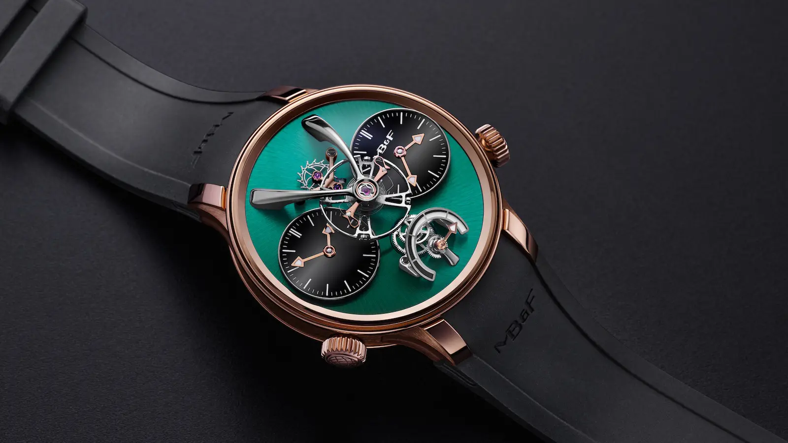 MB&F LM1 EVO in oro rosa con platina verde e cinturino in caucciù