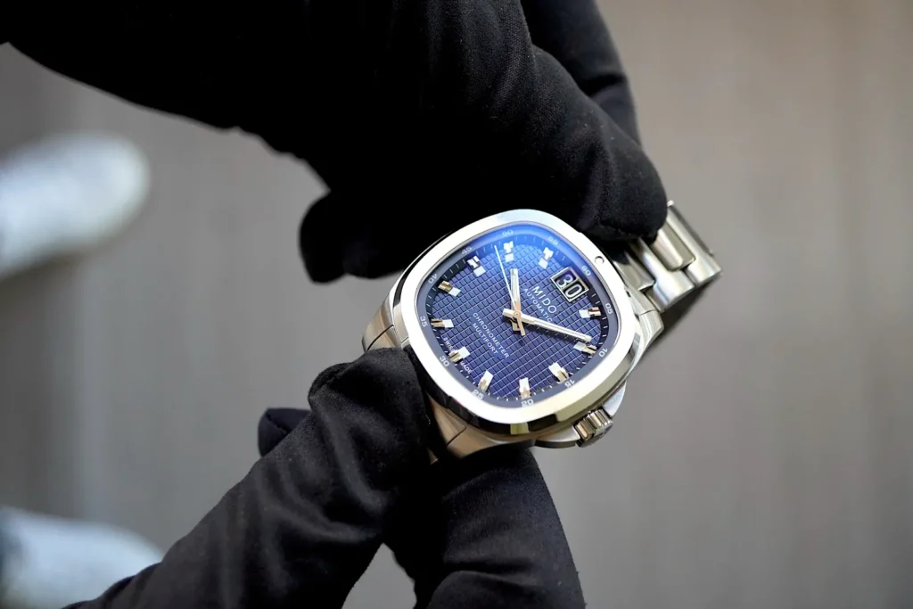 Mido Multifort TV Big Date Chronometer Profilo della cassa TV del Multifort TV Big Date Chronometer e attacco del bracciale