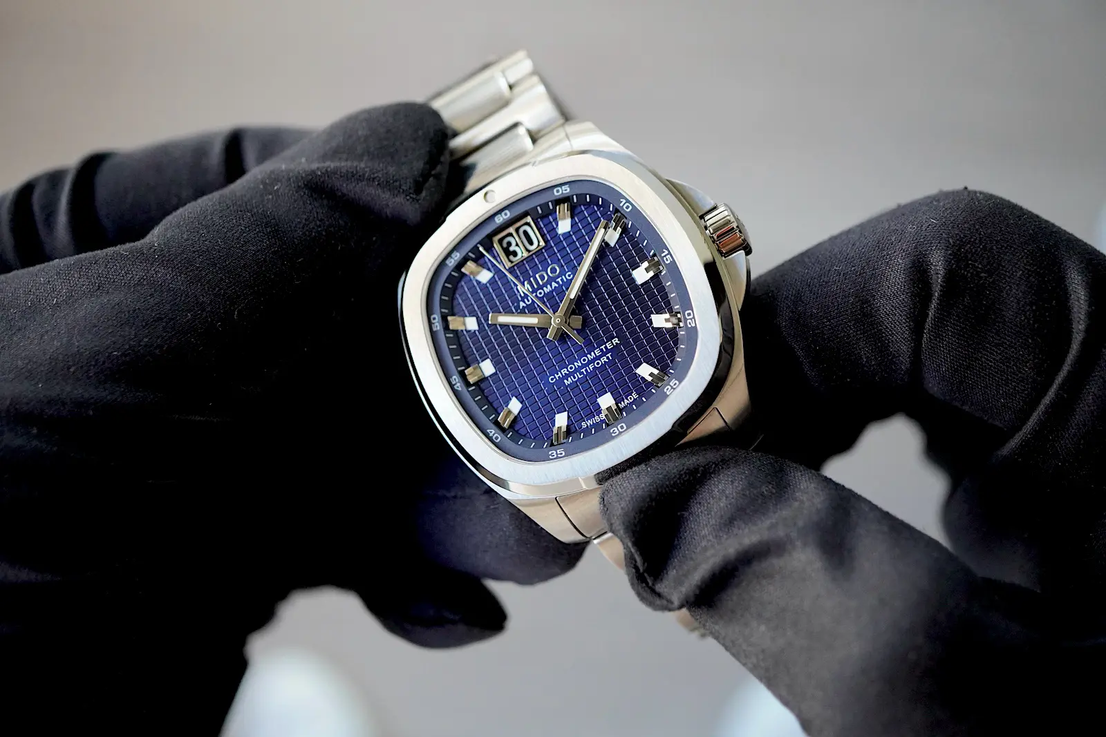 Mido Multifort TV Big Date Chronometer Mido Multifort TV Big Date Chronometer M049.567.11.041.00 con quadrante blu a scacchiera