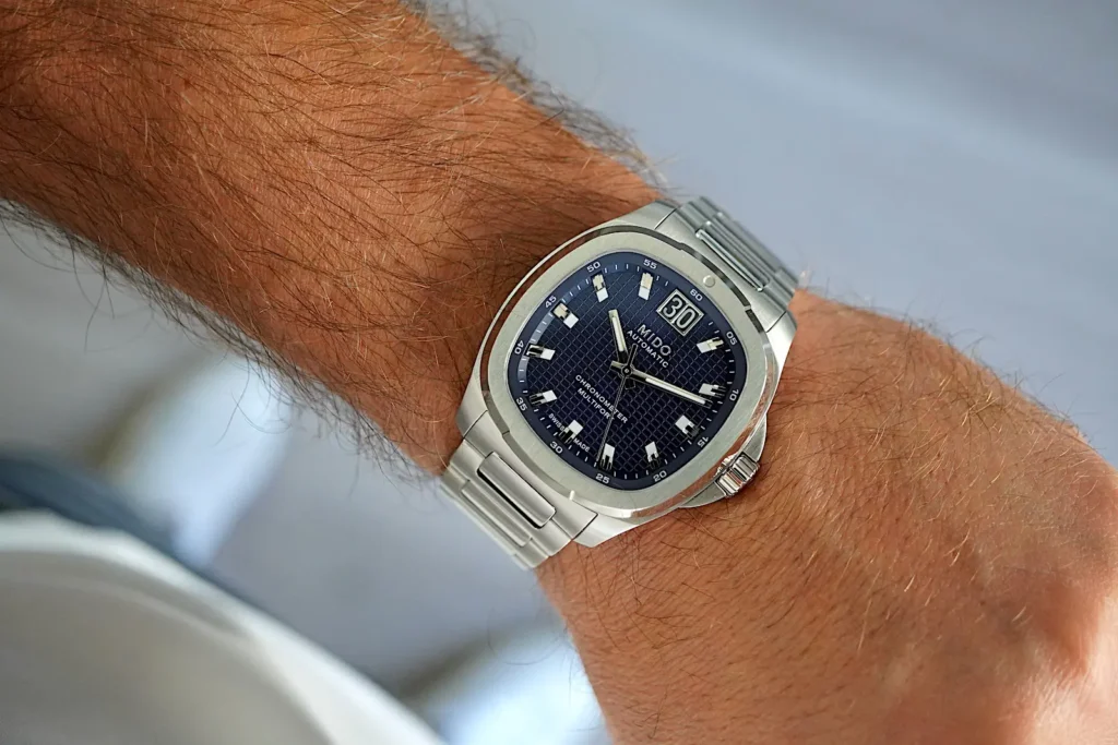 Mido Multifort TV Big Date Chronometer Prova al polso del Mido Multifort TV Big Date Chronometer COSC con quadrante blu